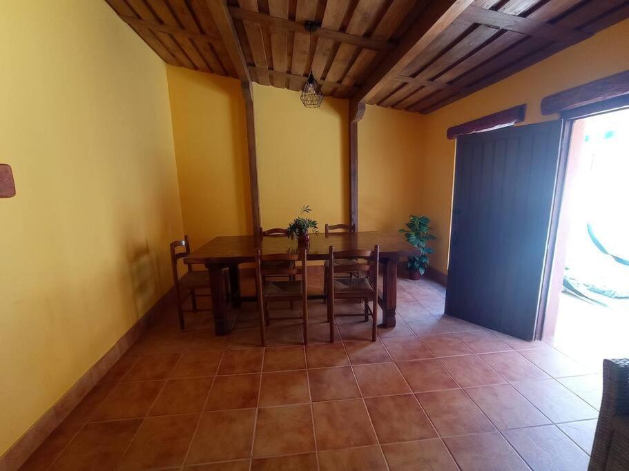 Agradable Casa Antigua Reformada Con Patio Villa Espejon Exterior photo